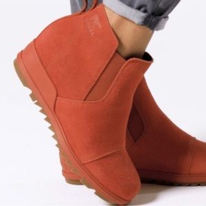 ⭐️⭐️HOST PICK🌟🌟NWT Sorel Evie waterproof suede booties red size 6.5